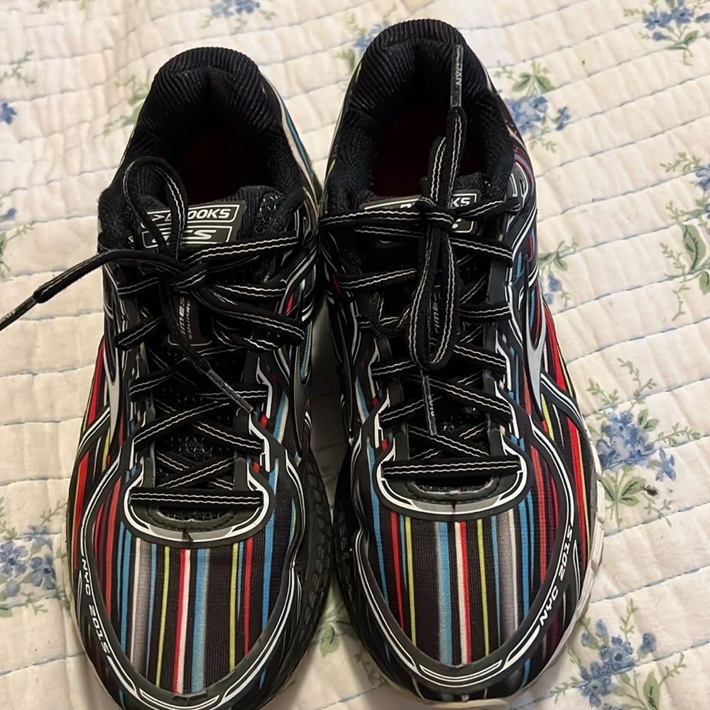 Brooks GTS NYC 2015 running shoe size 6.5